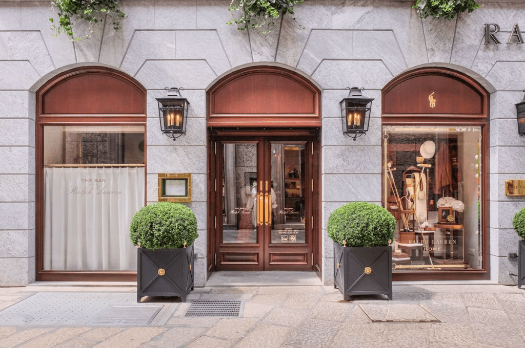 Via della Spiga: decadenza o rinascita del salotto discreto del lusso&nbsp;milanese?