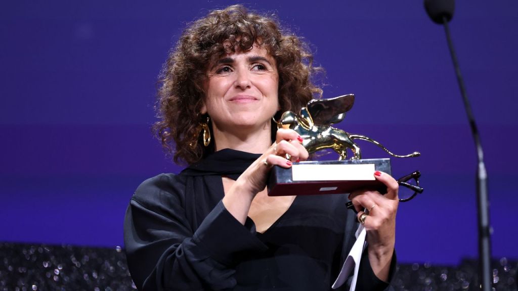 Venezia 83, il Leone d’Oro è donna: May el-Toukhy trionfa con Mathilde Arcel, Malkovich conquista la Coppa Volpi e Scamarcio porta l’Italia sul&nbsp;podio