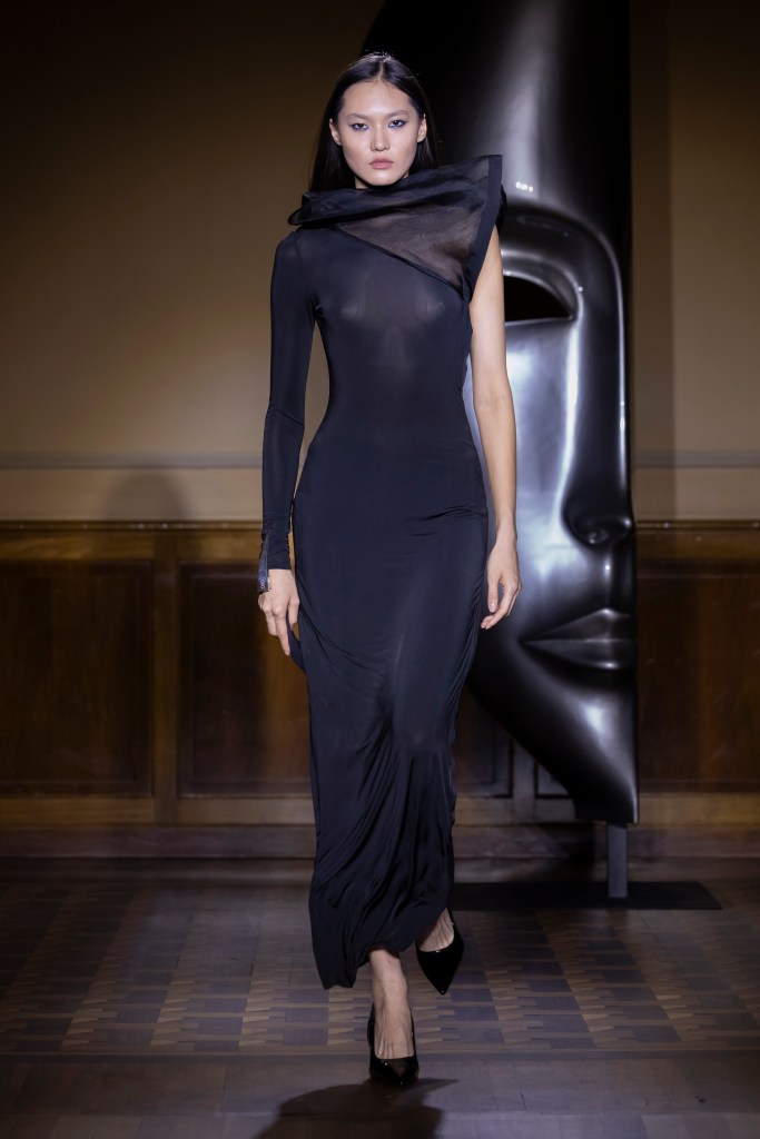 Model on the runway at the Sagío fashion show in Milan, Spring Summer 2027 Ready To Wear Fashion Week, Runway Look #010