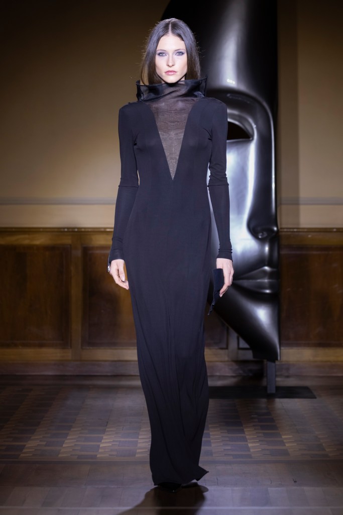 Model on the runway at the Sagío fashion show in Milan, Spring Summer 2027 Ready To Wear Fashion Week, Runway Look #021