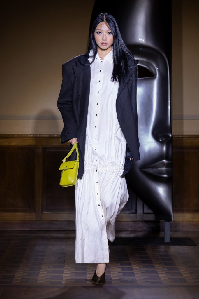 Model on the runway at the Sagío fashion show in Milan, Spring Summer 2027 Ready To Wear Fashion Week, Runway Look #028