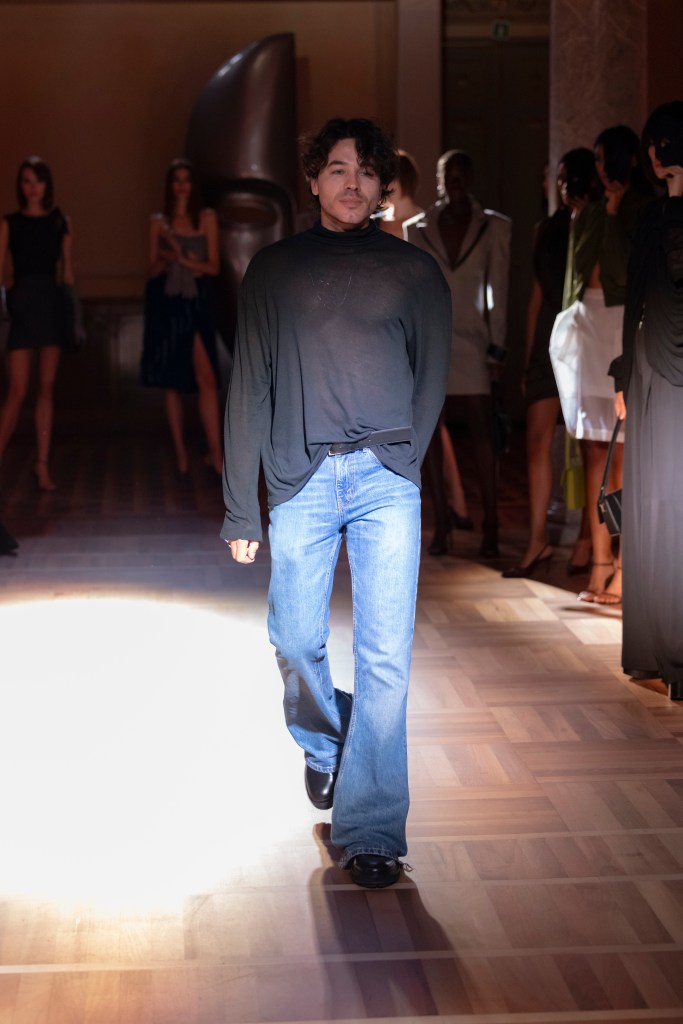 Model on the runway at the Sagío fashion show in Milan, Spring Summer 2027 Ready To Wear Fashion Week, Runway Look #031